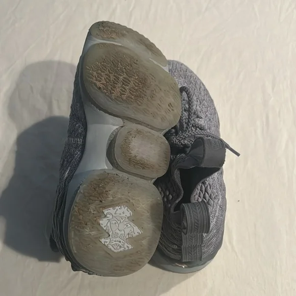 Nike LeBron 15 “City Edition” Wolf Grey/Metallic Gold Size Men 4 Youth Like new - Picture 14 of 16